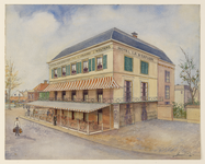 31493 Gezicht op de voor- en zijgevel van het hotel La Station (Stationsplein 3) te Utrecht.